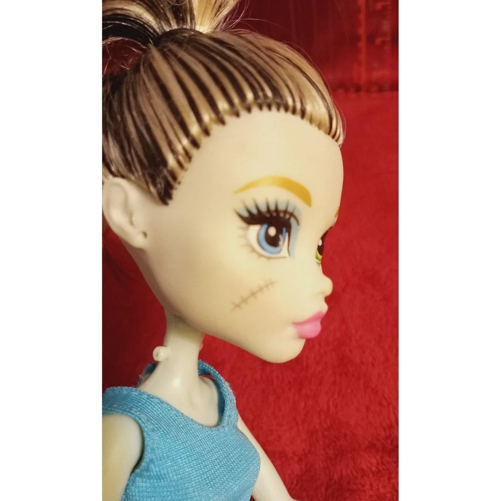Monster High Doll 2008 1st Wave Frankie Stein Ghouls Collection Toy Doll Girls